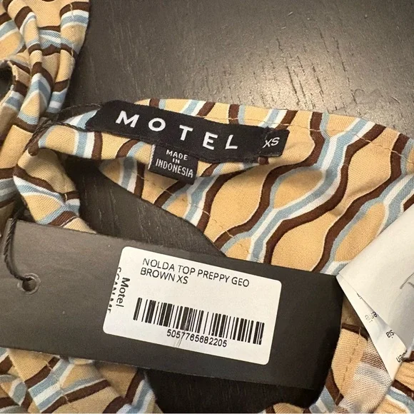 Motel Rocks Cream and Blue Patterned Tie Back Crop Top - Picture 4 of 4